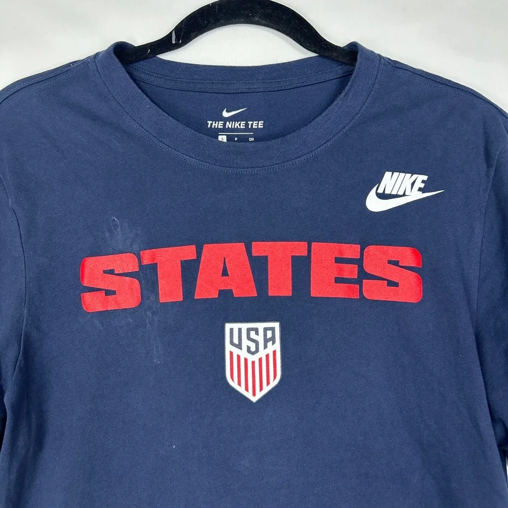 Nike US Soccer USA Crest Dri-FIT T-Shirt Navy Blue Graphic Tee – Small